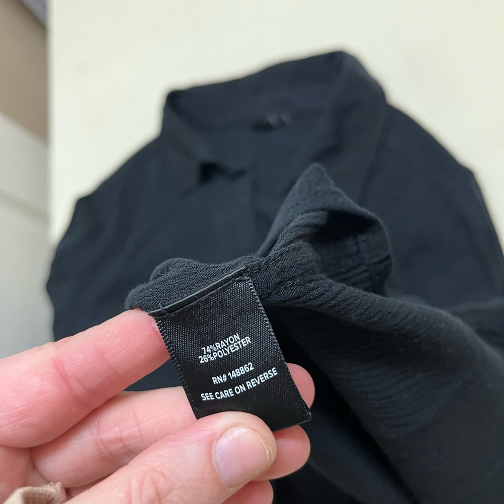 Torrid 1X black crinkle gauze button up - Picture 6 of 13